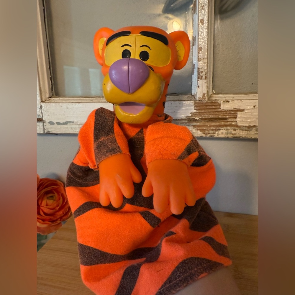Vintage Disney Winnie The Pooh Tigger Hand Puppet